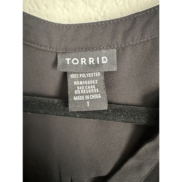 Torrid Blouse Womens 1 Black Button Front Tab Sleeve Sheer Top Lightweight Shirt - Picture 2 of 7
